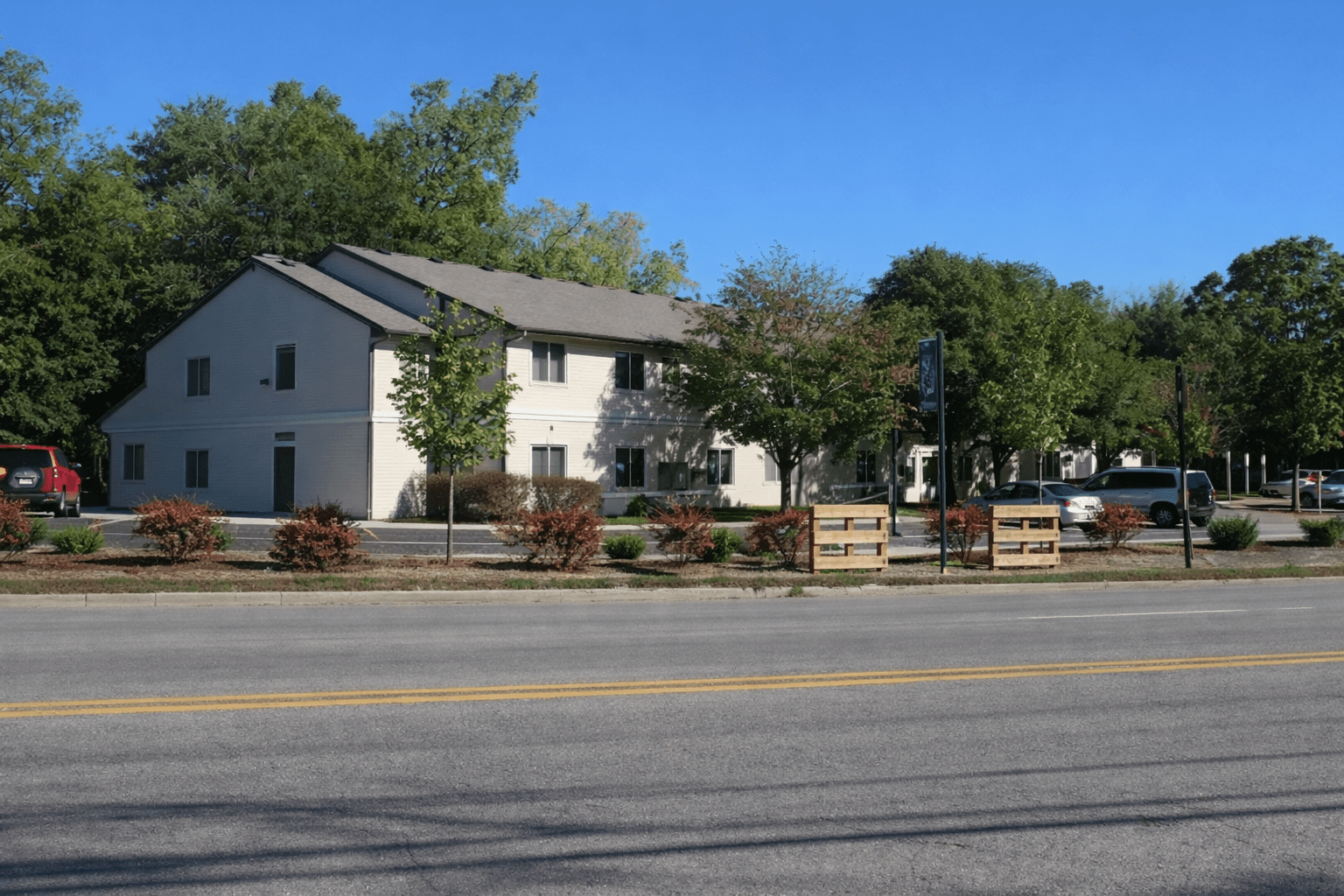 independence sq. roadside 1